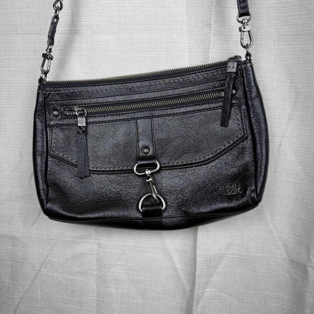 The Sak Crossbody Bag Womens Small Black Leather Zip Pockets Green Chain Strap
